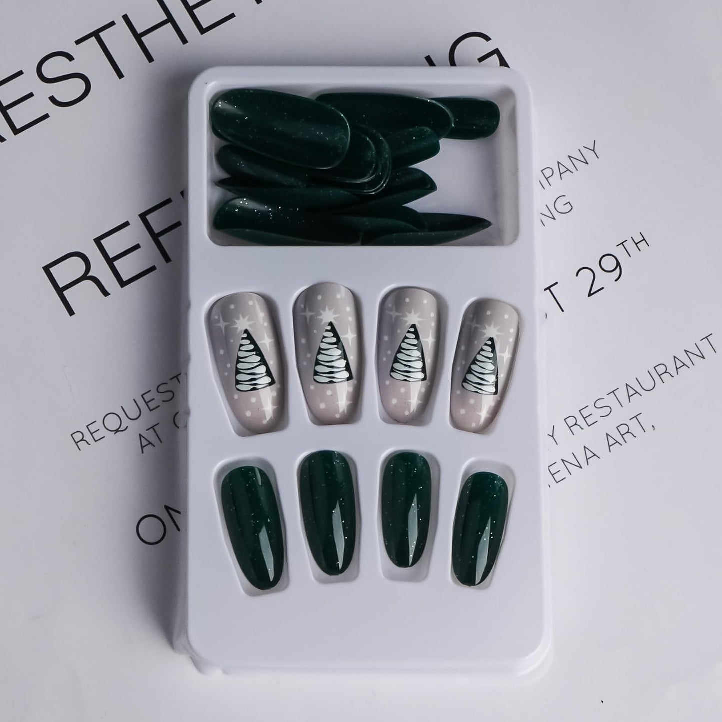 TULOBI Christmas Press on Nails Medium Coffin Fake Nails with Christmas Tree Designs Glitter Glue on Nails Xmas Design Green and Red Stripes Full Cover False Nails Artificial Acrylic Nails 24pcs