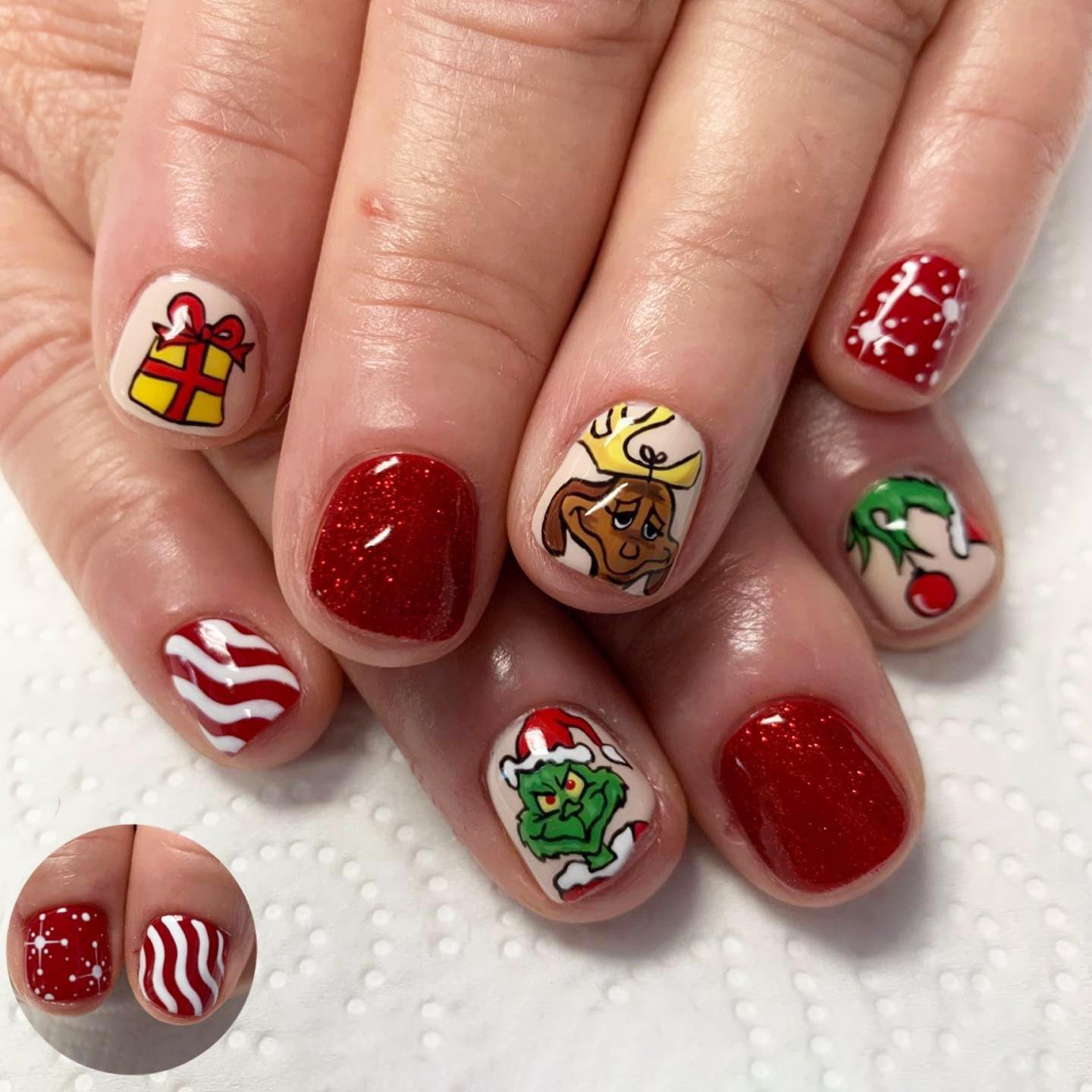 Christmas Fake Nails Short Square Petite Press on Nails Winter Xmas Acrylic Nails Full Cover False Nails with Green Monster Designs Cute Red Stick on Nails Gloss Artificial Nails for Women Manicure