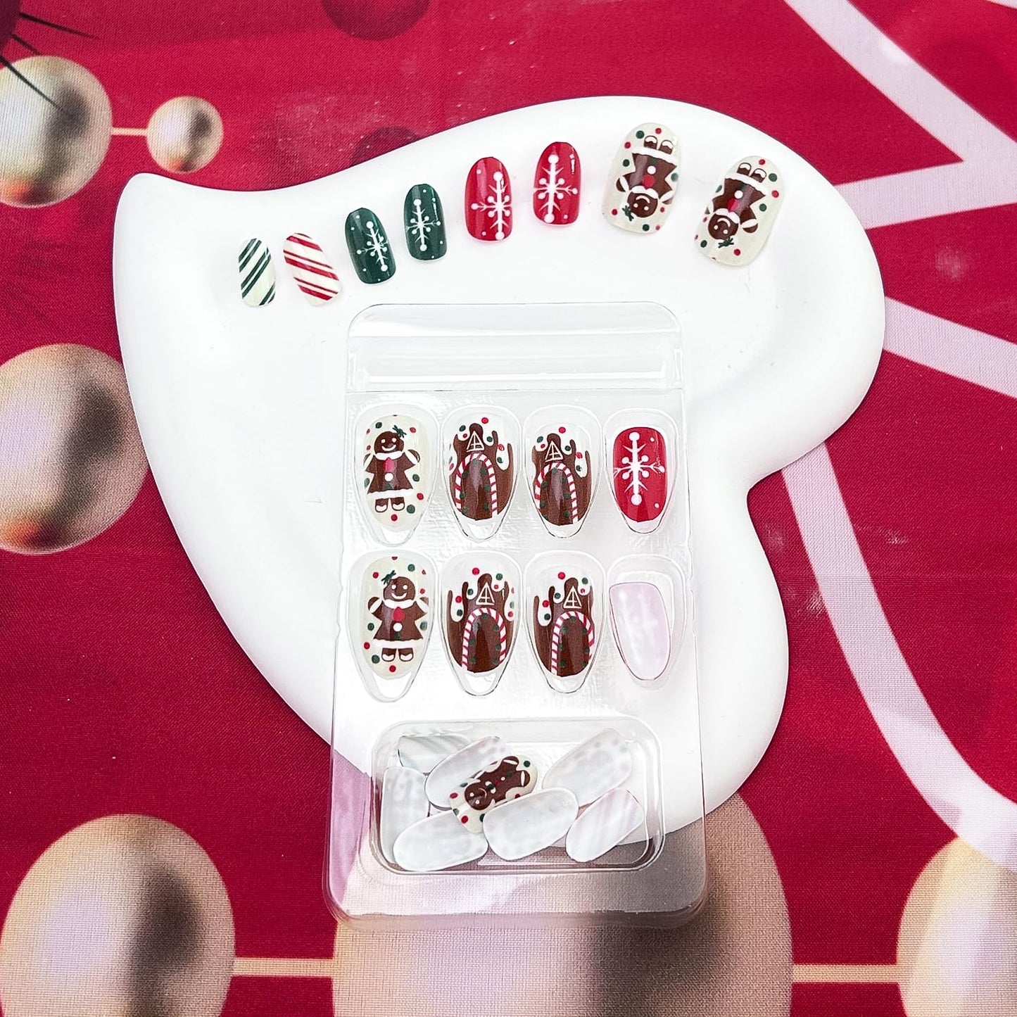 TULOBI Christmas Press on Nails Medium Coffin Fake Nails with Christmas Tree Designs Glitter Glue on Nails Xmas Design Green and Red Stripes Full Cover False Nails Artificial Acrylic Nails 24pcs